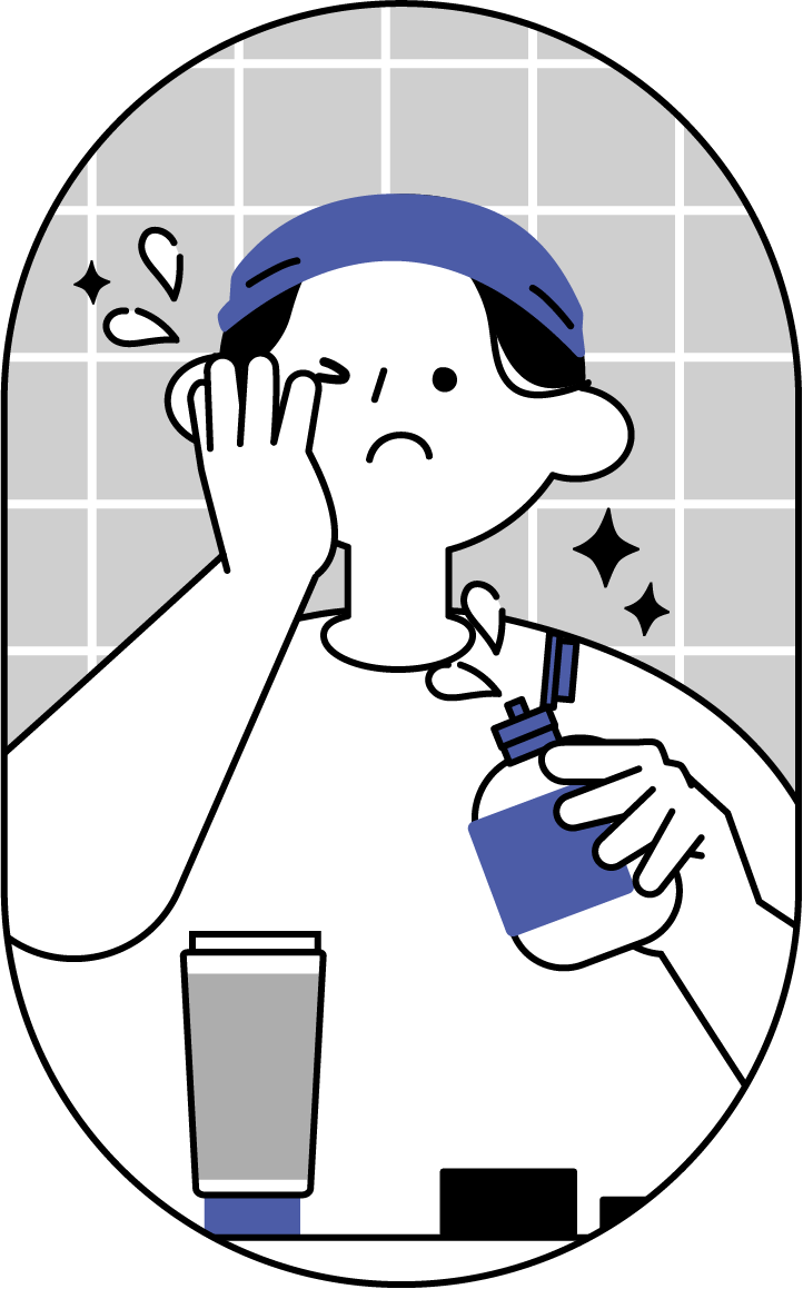 化粧水を顔につける男性